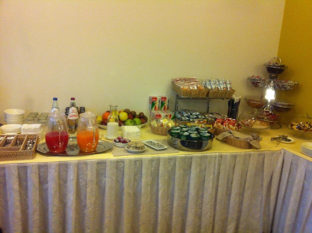 Hotel Milano Ancona Bagian luar foto