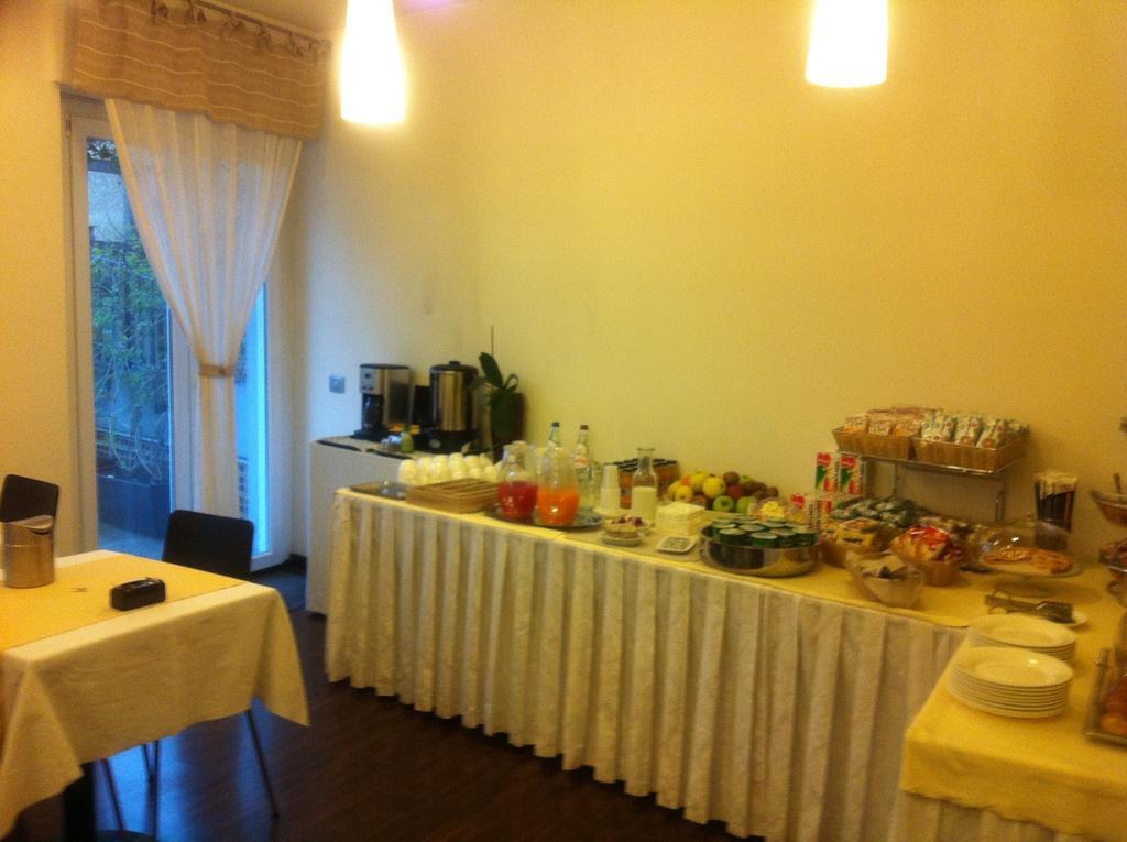 Hotel Milano Ancona Bagian luar foto