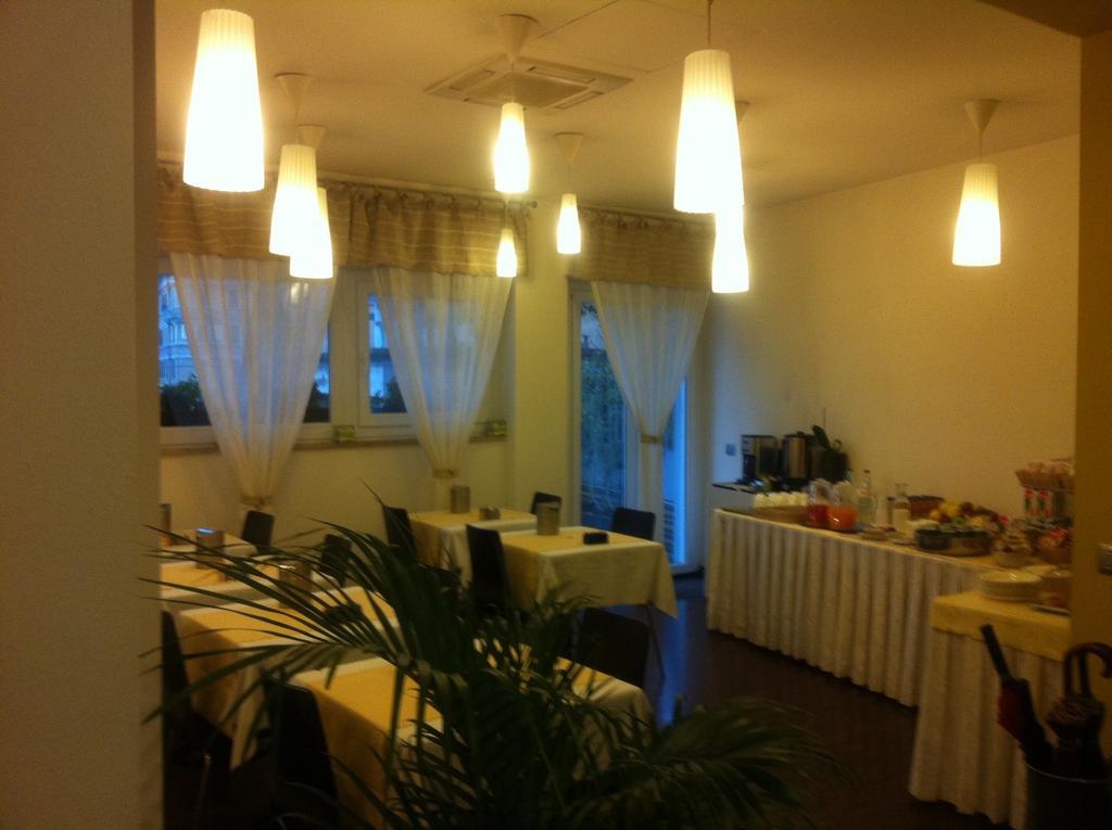 Hotel Milano Ancona Bagian luar foto