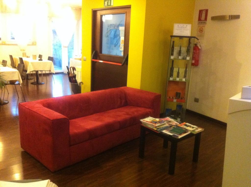Hotel Milano Ancona Bagian luar foto