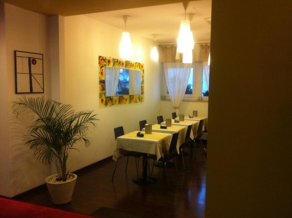 Hotel Milano Ancona Bagian luar foto