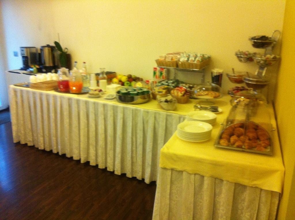 Hotel Milano Ancona Bagian luar foto