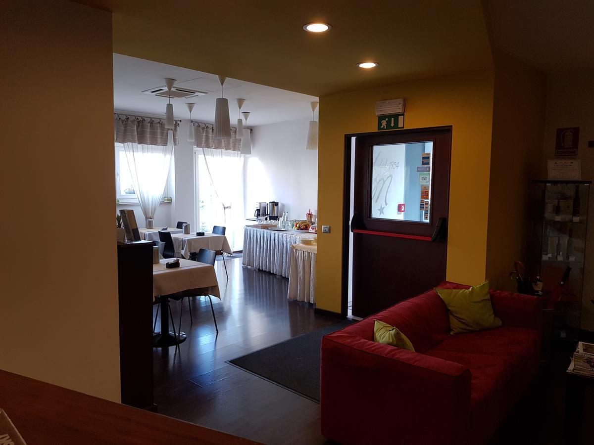 Hotel Milano Ancona Bagian luar foto